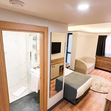 Nira Boutique Hotel 4*