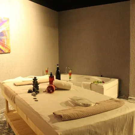 Nira Boutique Hotel 4*