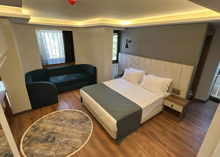 Nira Boutique Hotell 4*