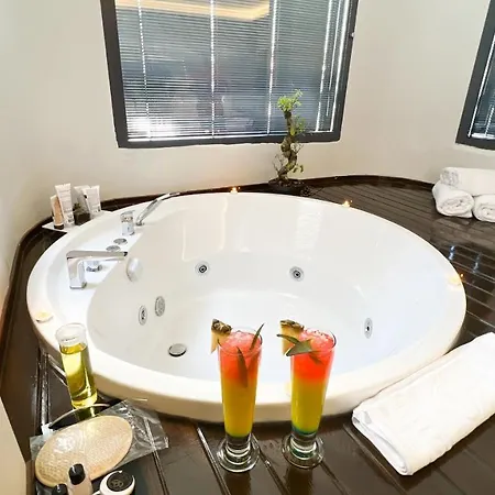 Nira Boutique 4*